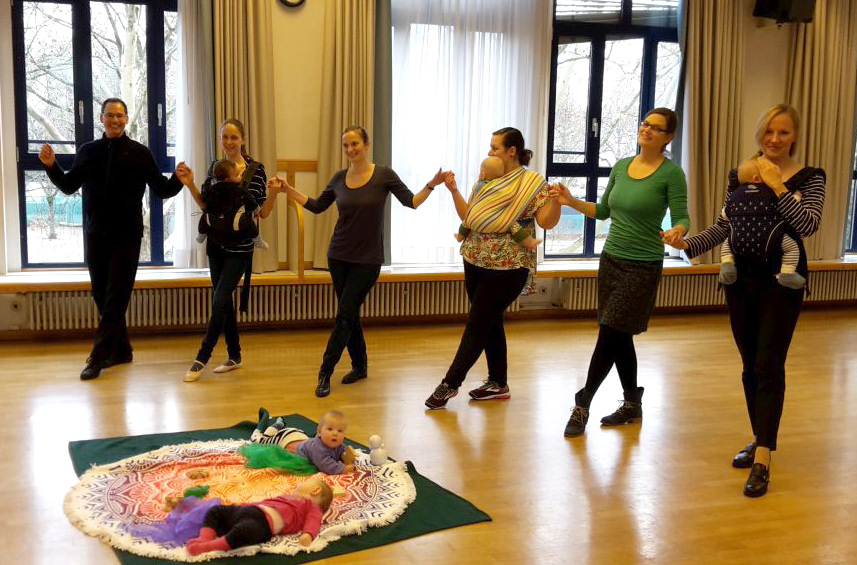SLAWIA - Internationales Folklore-Tanzensemble :: Frankfurt/Main :: Babytanzen :: Foto: P. Kirjanenko Babytanzen :: Foto: P. Kirjanenko